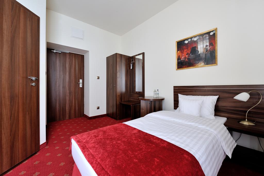 Hotel Centrum Sosnowiec Room photo
