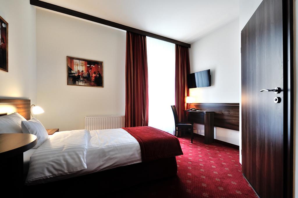 Hotel Centrum Sosnowiec Room photo