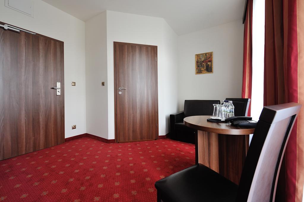 Hotel Centrum Sosnowiec Room photo