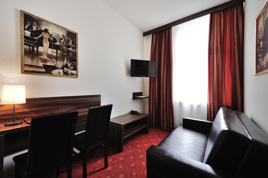 Hotel Centrum Sosnowiec Room photo