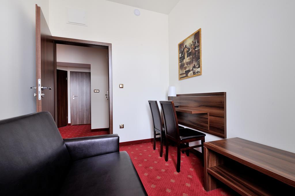 Hotel Centrum Sosnowiec Room photo