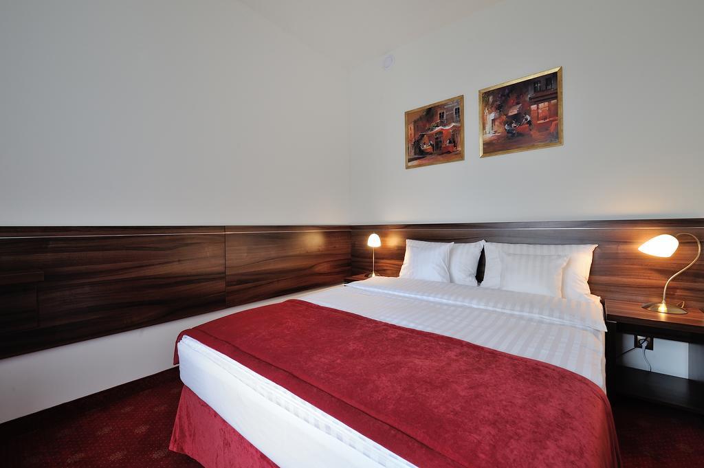Hotel Centrum Sosnowiec Room photo